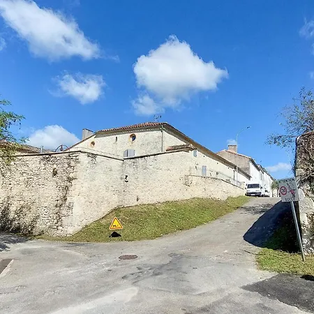 Cozy Home In Castelnau-Sur-Gupie בית נופש Castelnau-sur-Gupie